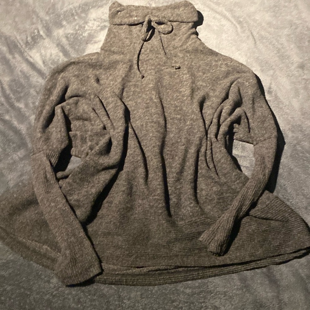 Gray 
Large 
Sweater